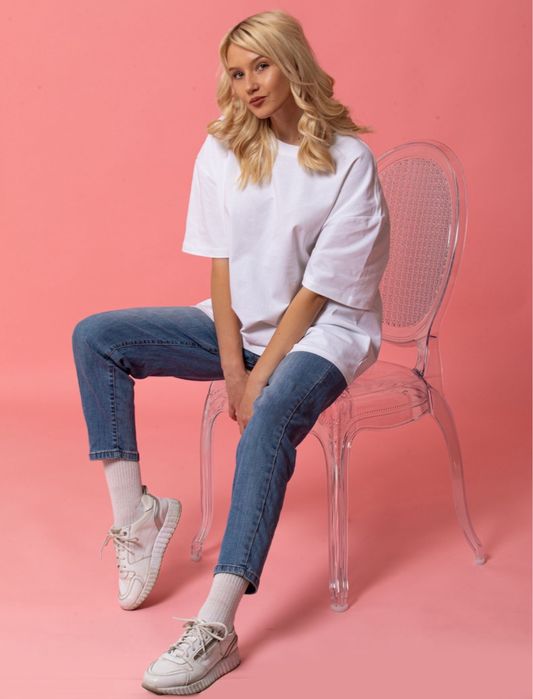 Прозрачный и элегантный стул.