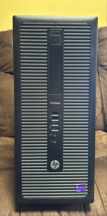 Sistem Desktop : Pc HP ProDesk + monitor Samsung + tastatura Razer