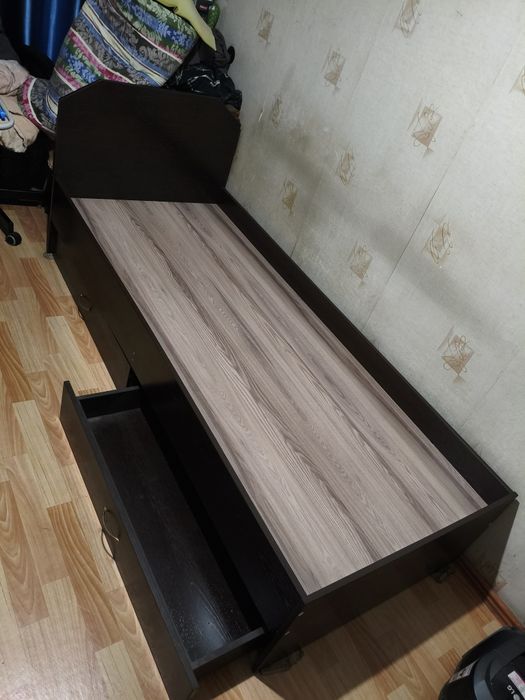 Продам кровать без матраса