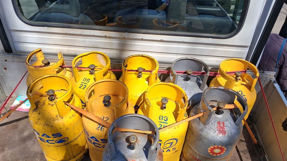 4 Butelii galbene  170 lei buc