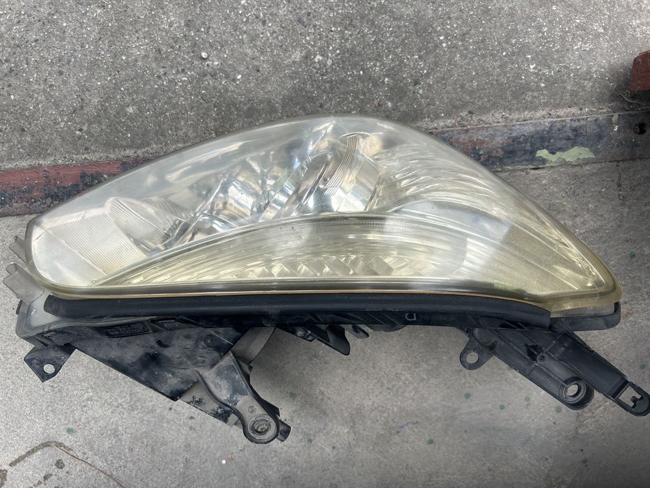 Десен фар за Тойота Рав