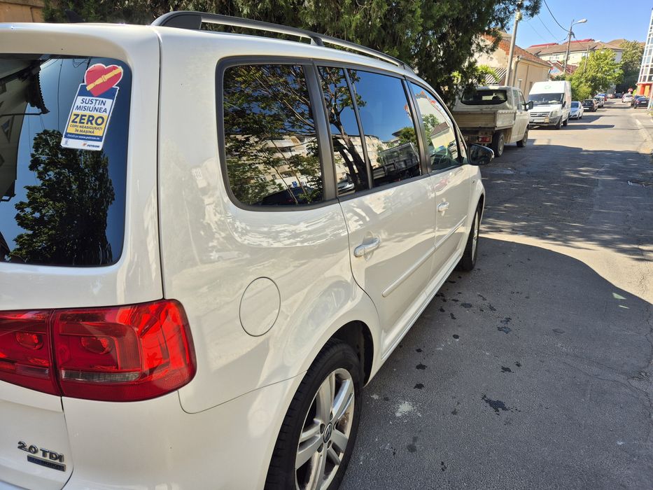 VOLKSWAGEN Touran 2012 — imagine 4