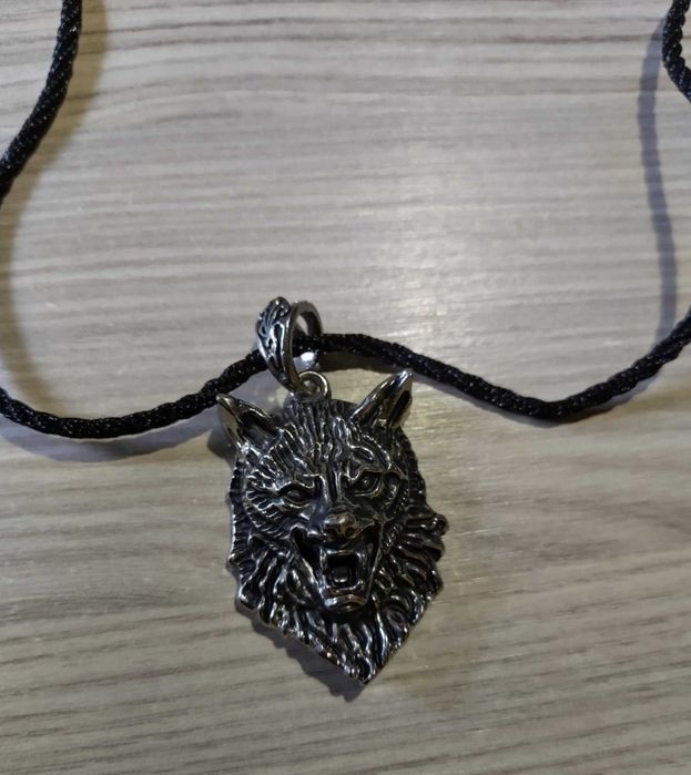 Колие "Вълк", материал метал