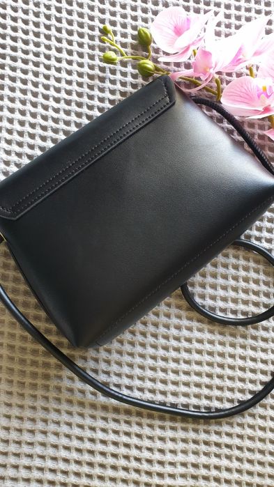 Сумка черная на плечо