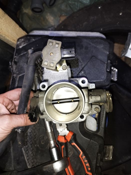 Дроссельная заслонка  Мазда