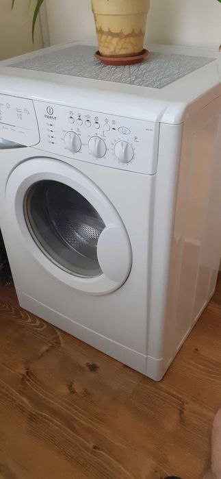 Автоматична пералня Индезит WIL105