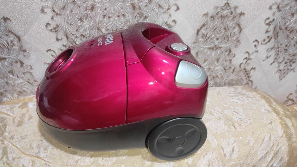 Продается пылесос Vitek VT-1081