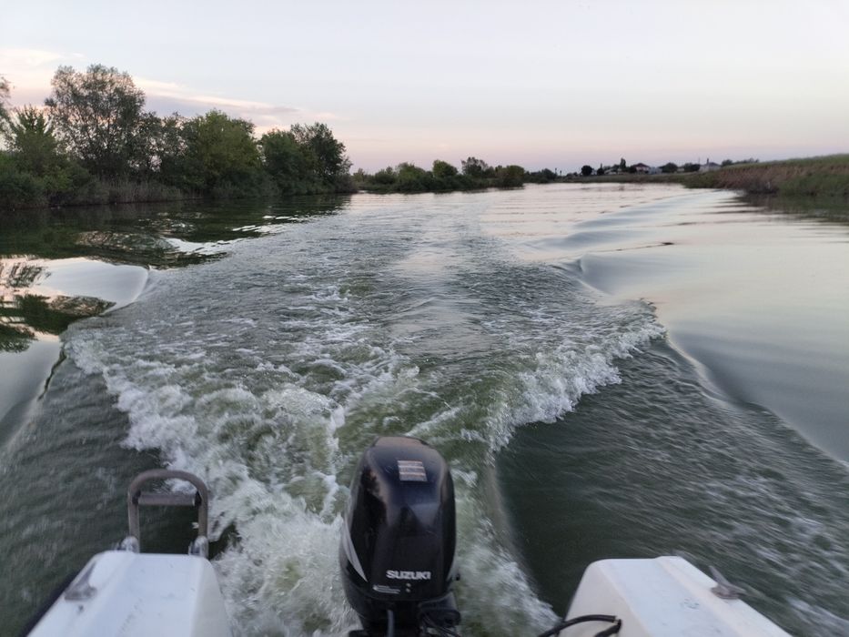 Катер с лодочный мотором df50