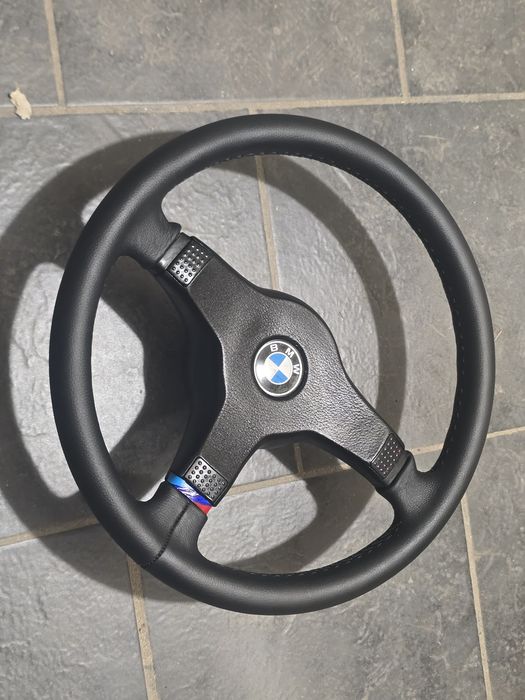 РЯДЪК! Ретро BMW M Technik 1 волан за Е12,Е21,E23,Е24, Е28 ЧИСТО НОВА ЕСТЕСТВЕНА КОЖА!