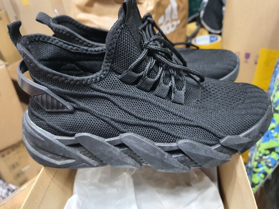 Продам кроссовки 36р. Носила пару раз. Почти новые