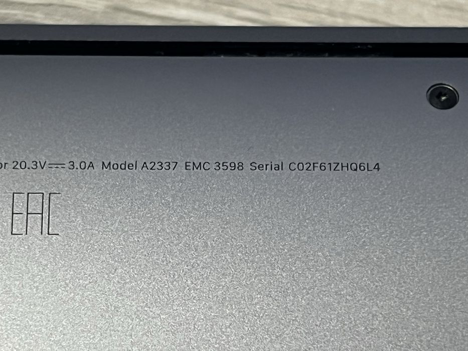 MacBook Air 13 - M1 (2020) baterie 85%