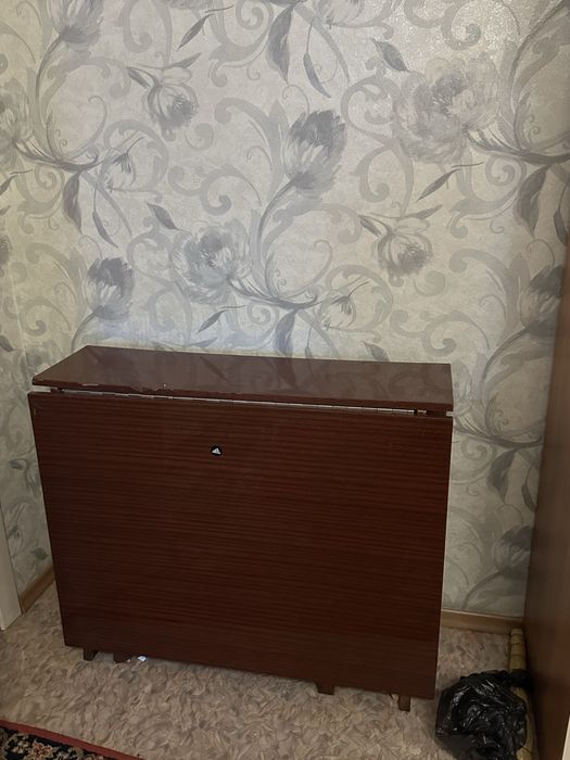 Продам стол раскладывающийся