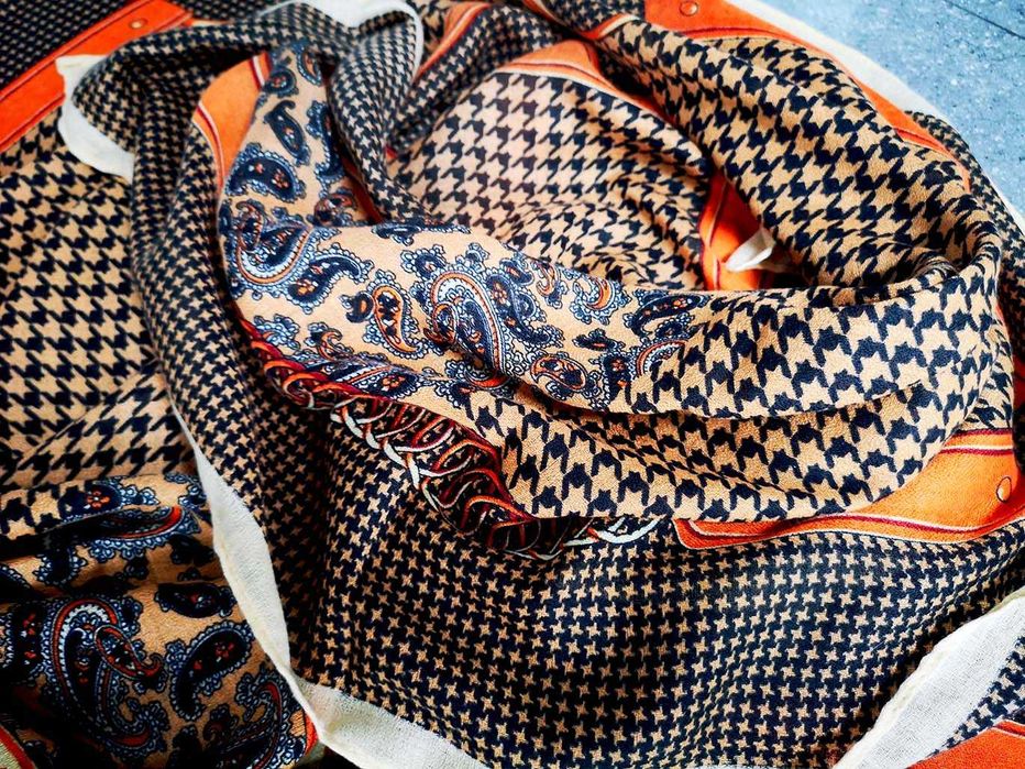 Елегантни дамски шалове