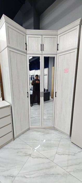 Honadoningiz uchun yorqin ranglardagi javonlar