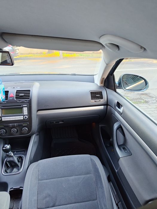 Vând Volkswagen Jetta