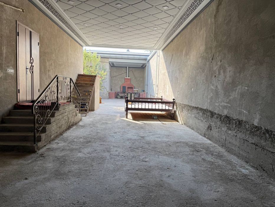 Эски шахар 50 йиллик светофор енида.