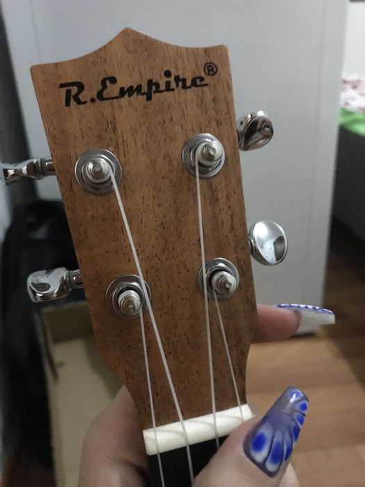 Продам укулеле