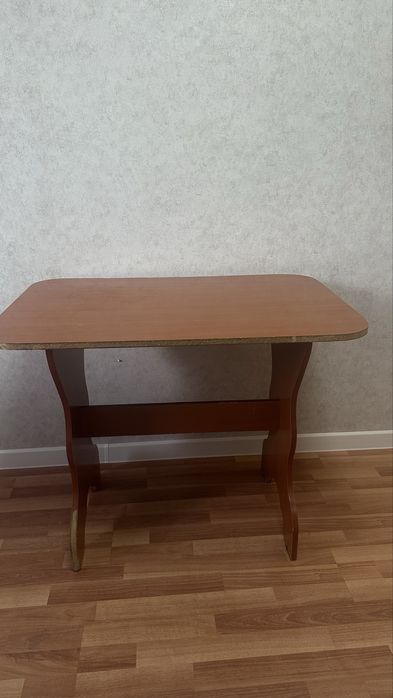 Продам кухонный стол и стулья