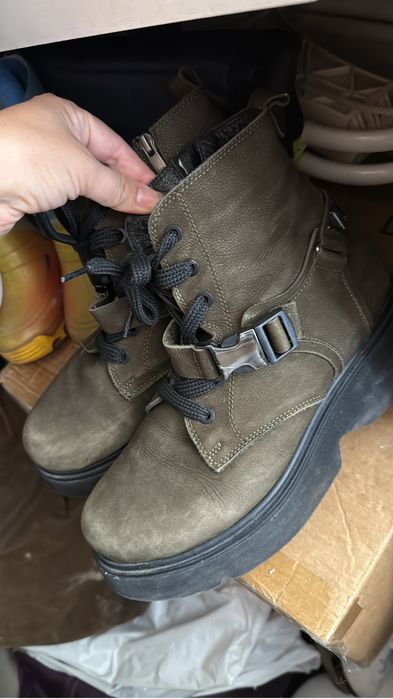 Осенние и зимние ботинки