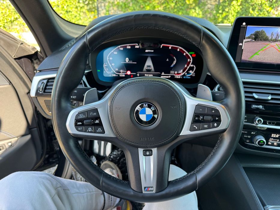 BMW Seria 5 BMW 530e M-Pack/HU/Pano/Laser 520