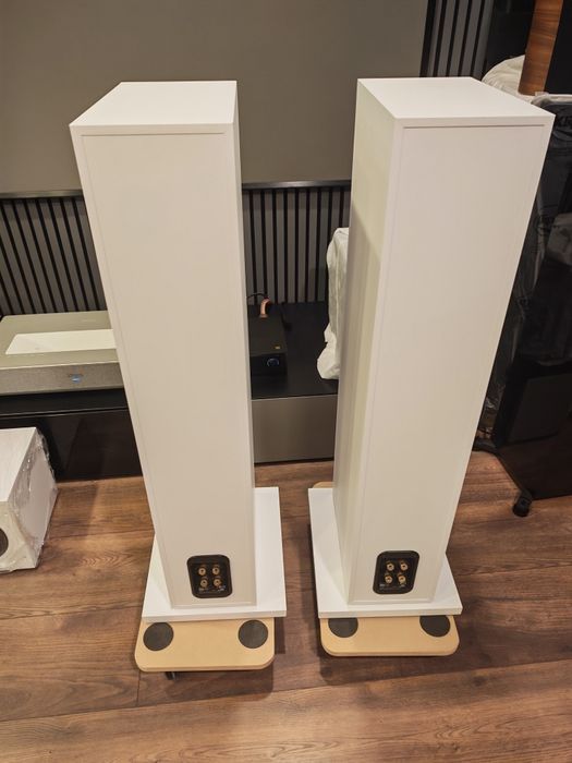 Boxe podea Bowers & Wilkins 683 S2 albe 200w RMS