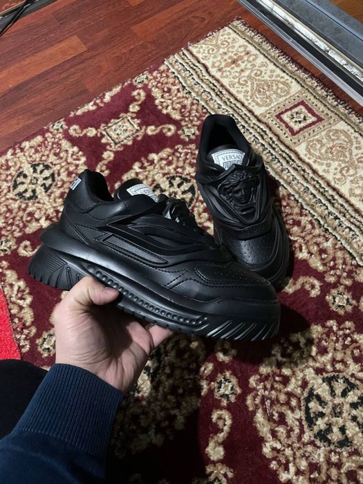 Женские кроссовки