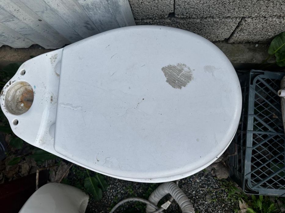 Продам унитаз и раковину