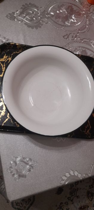 Продам эмалированные чаши и блюда