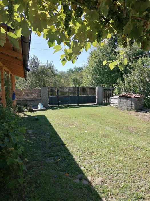 Casă cu teren 1.200 mp, panouri solare 3 kW – Soveja, Vrancea