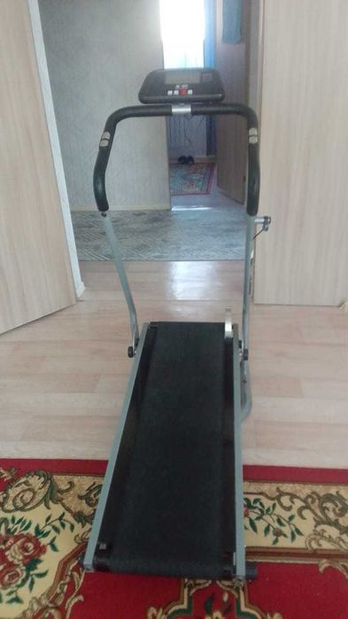Продам беговую дорожку б/у
