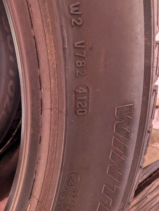 Vand 4 cauciucuri iarna