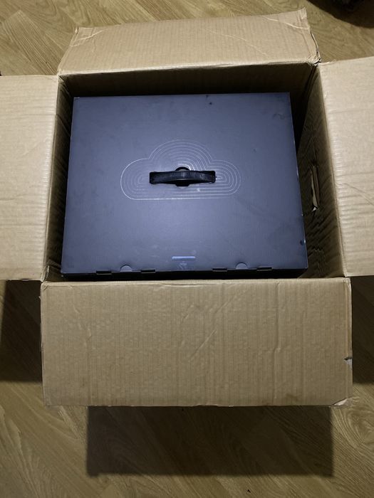 dispozitiv de stocare în rețea (NAS) UGREEN NASync DXP6800 Pro.