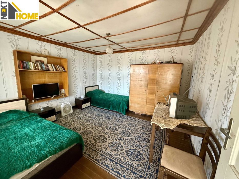 Самостоятелна къща с голям двор