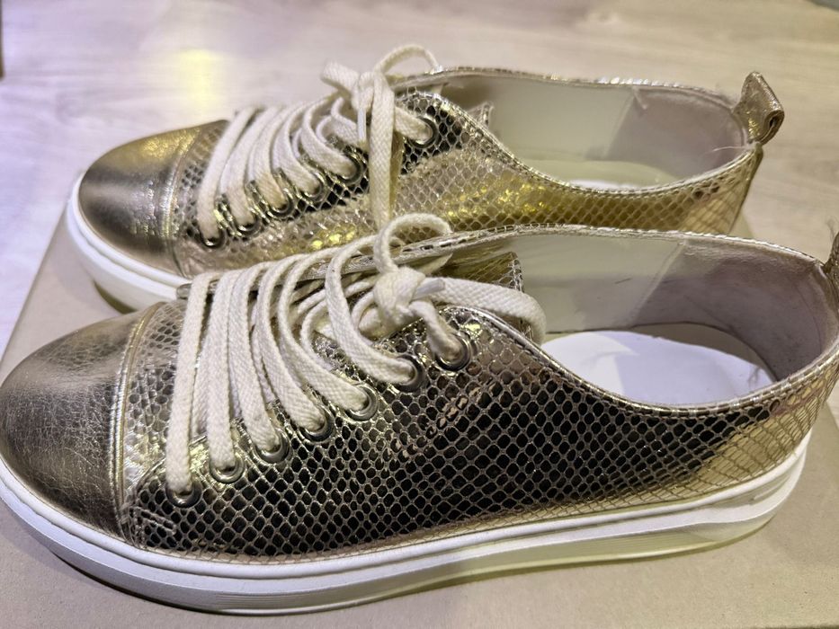 Удобни дамски маратонки