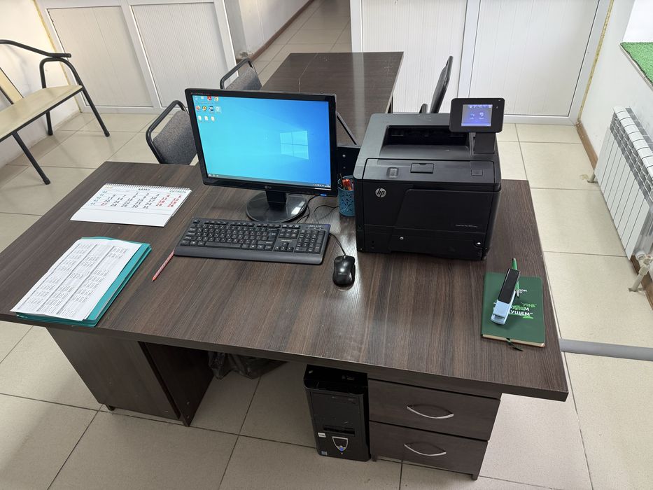 Принтер HP 400 и компьютер хорошем состояние
