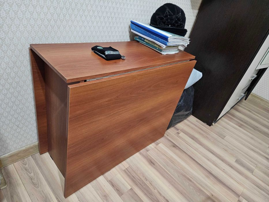 Продам стол гостевой раздвижной