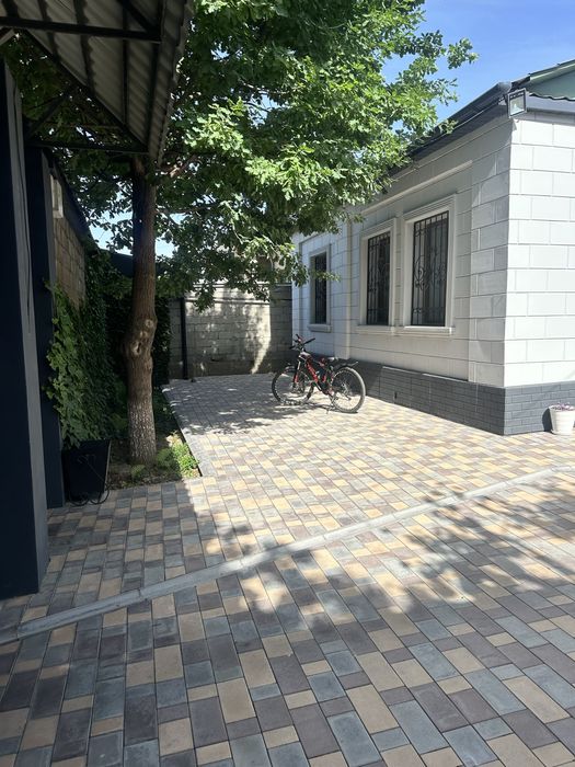 Дом небольшой парк Победы