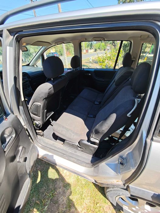 Opel Zafira T98 2004 1.6