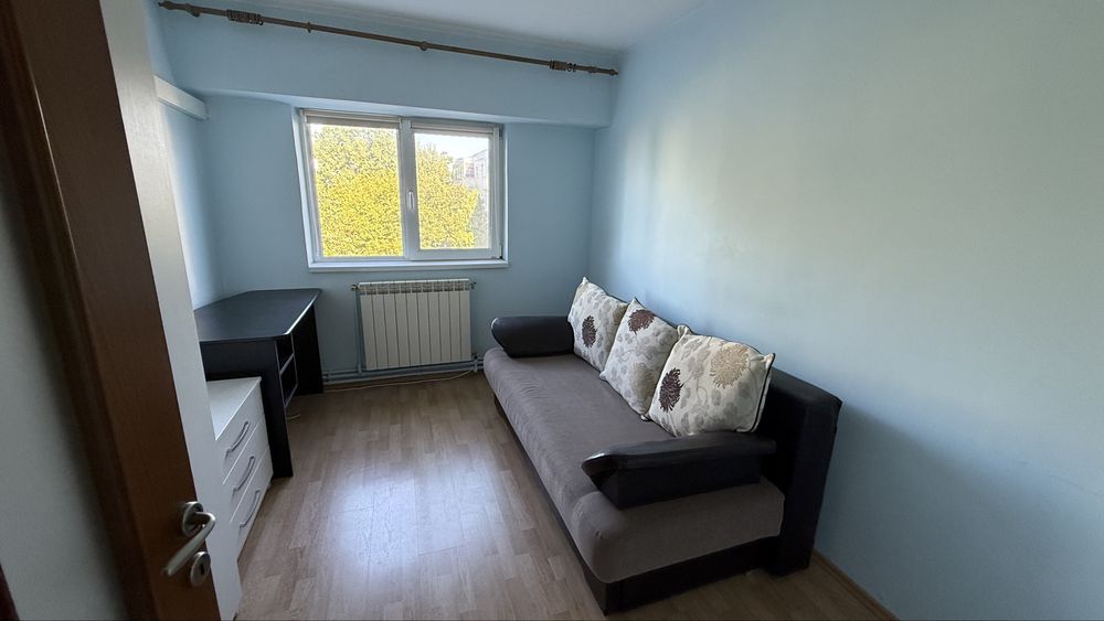 Apartament 3 camere de închiriat