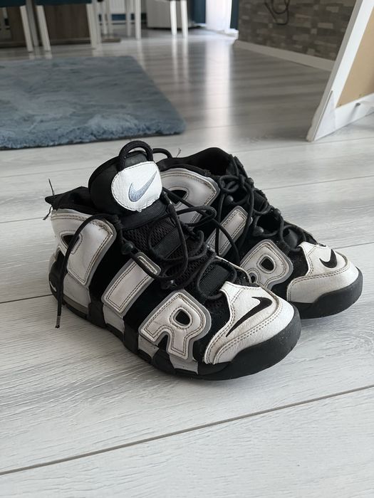 Adidasi Nike Uptempo