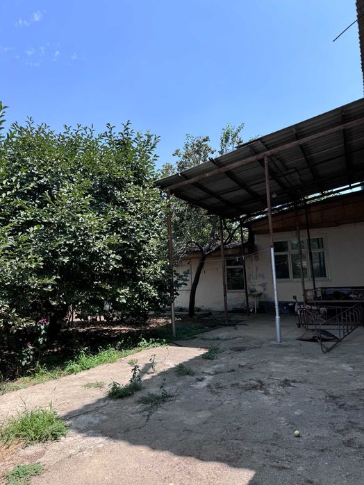 Продается двухэтажный коттедж, 6 соток,  из 8 комнат, с гаражом