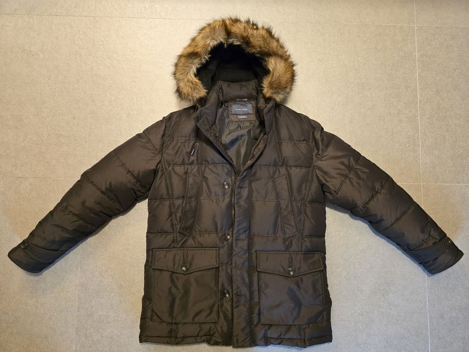 Geaca matlasata, cu gluga, pentru barbati.