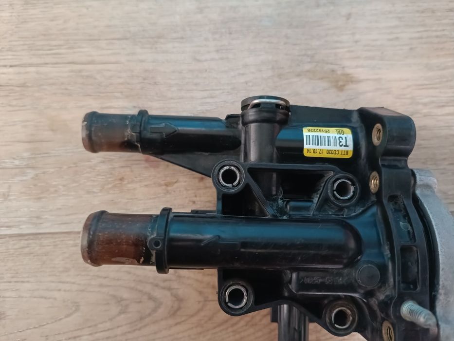 Термостат с корпусом оригинал Шевроле Круз