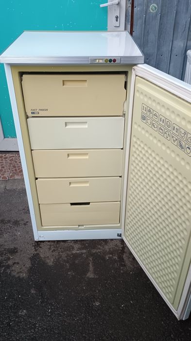 Congelator Arctic 5 rafturi.Asigur Transport București și Ilfov