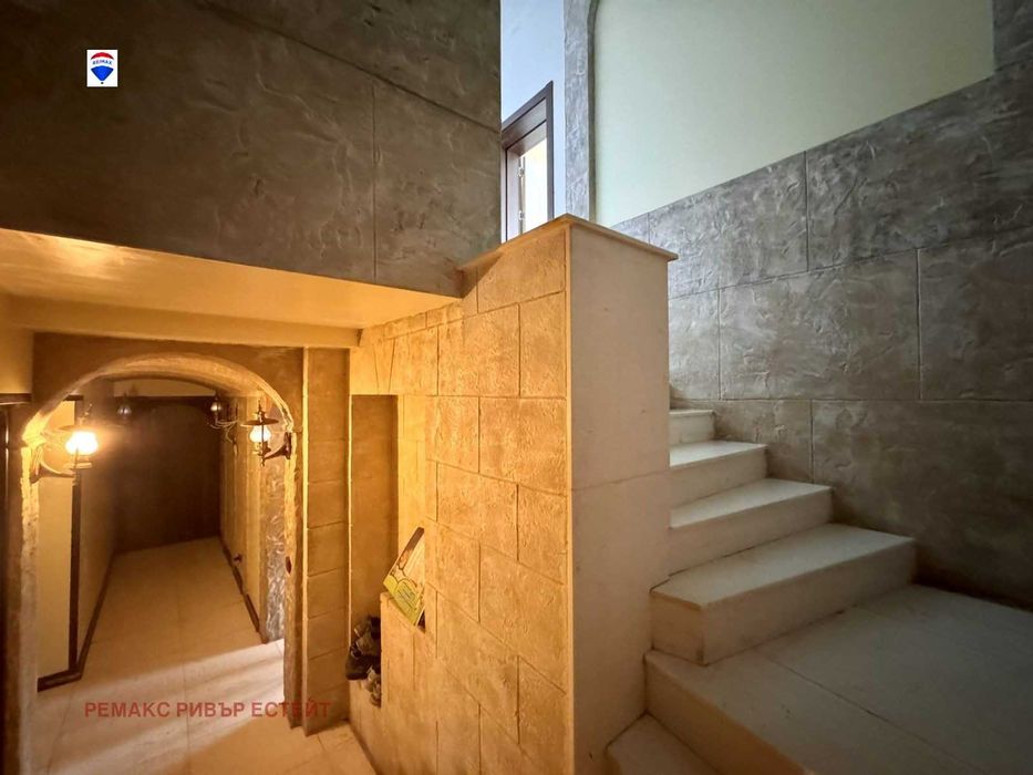 Продава се Къща в Русе, в.з. Средна кула - 300 кв.м за 600 €/кв.м - Снимка #12