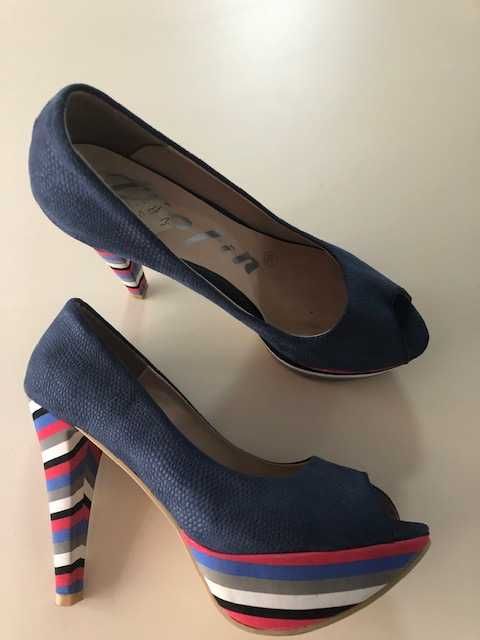 Sandale negre lăcuite, Guess, mărimea 37