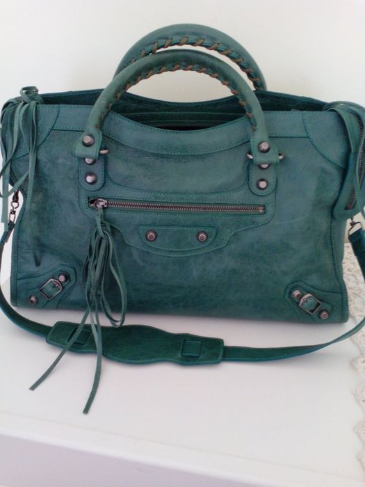 Diferite posete noi .