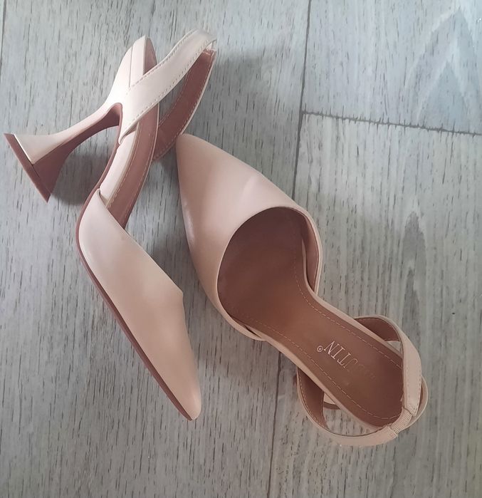 Продам туфли бежевые