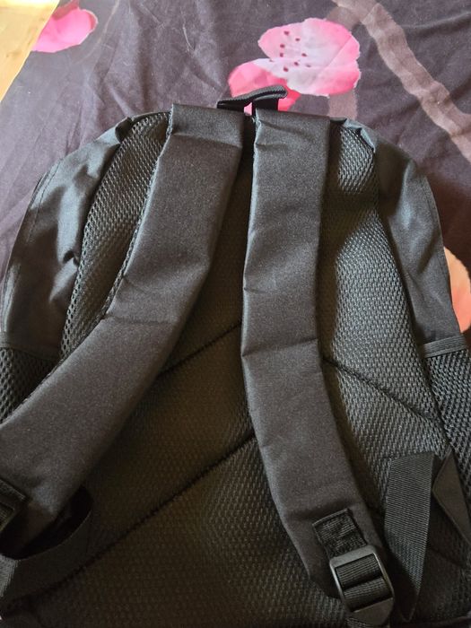 Продавам нов комплект голяма  раница, чанта и несесер на лабубу