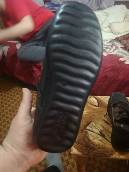 Vand pantofi de bărbat